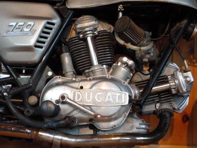 Roundcase ducati  750gt 1975...unmolested