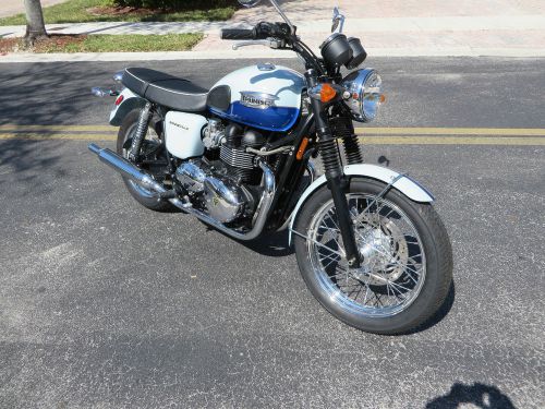 2010 triumph bonneville