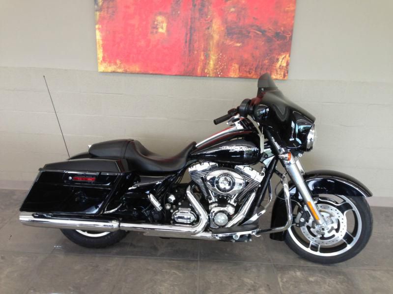 2011 Harley Davidson Street Glide FLHX Vivid Black priced to sell this week!!