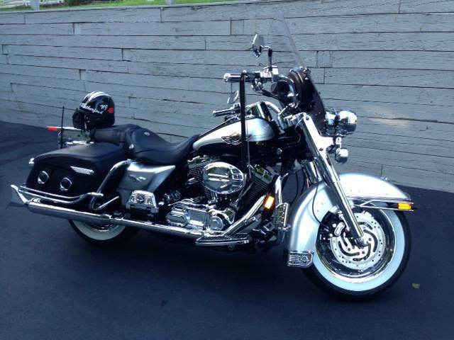 2003 hd road king anniversary edition with 11,000 mi, custom wheels all chrome