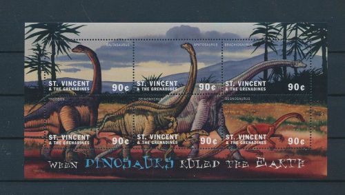 LF26589 St Vincent prehistoric animals dinosaurs good sheet MNH