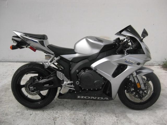 2007 honda cbr1000rr  sportbike 