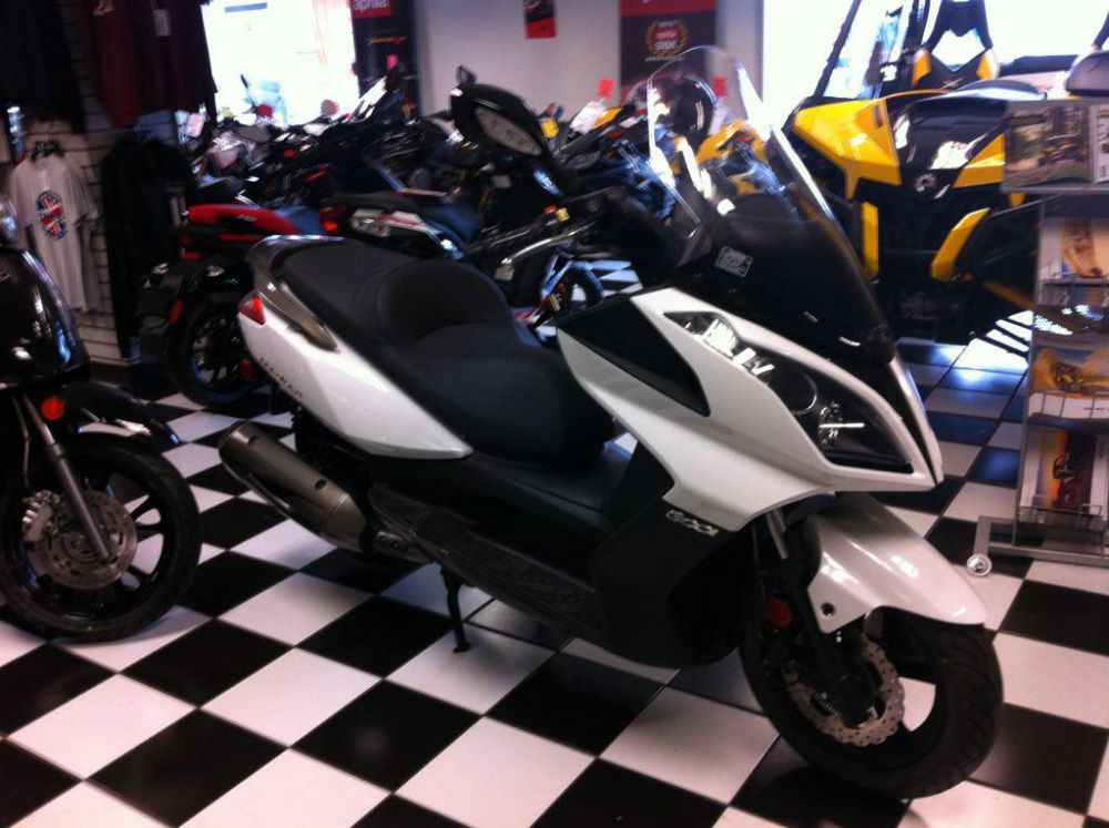 2013 kymco downtown 300i  scooter 