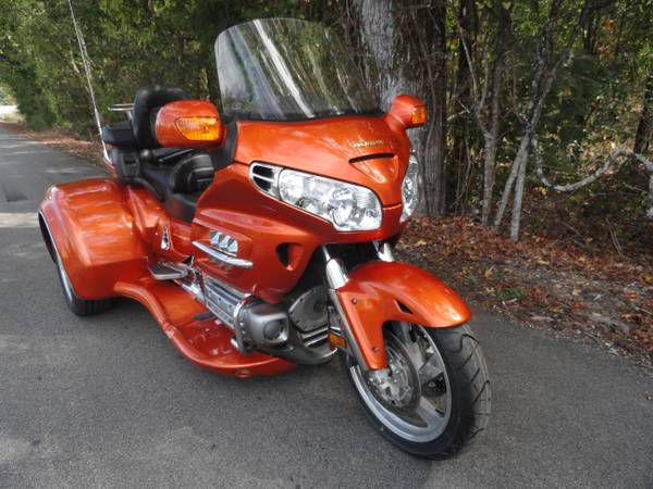 2002 honda goldwing gl 1800 w/ new california sidecar viper conversion