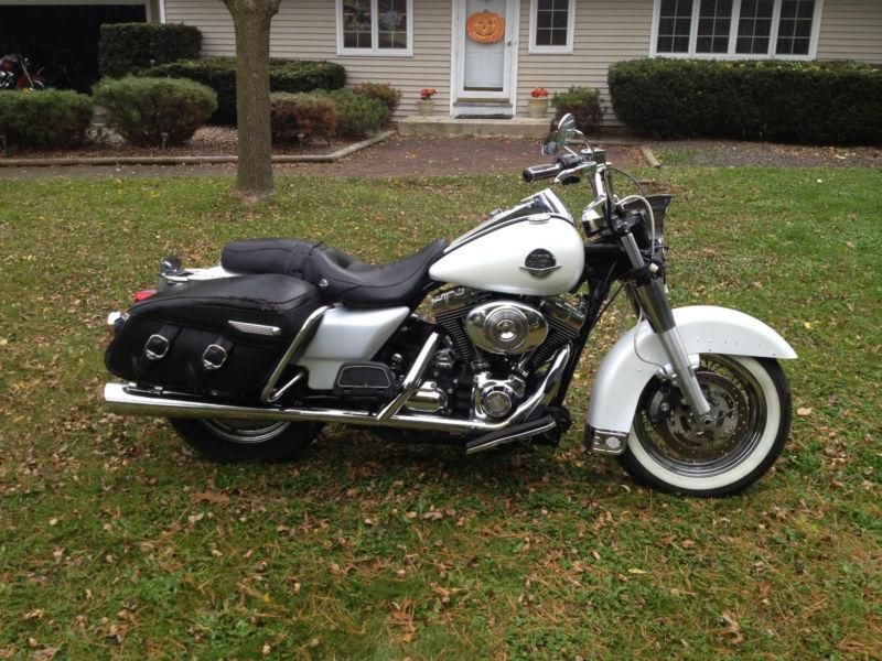 2008 Harley Davidson Road King classic Pearl white runs salvage needs little