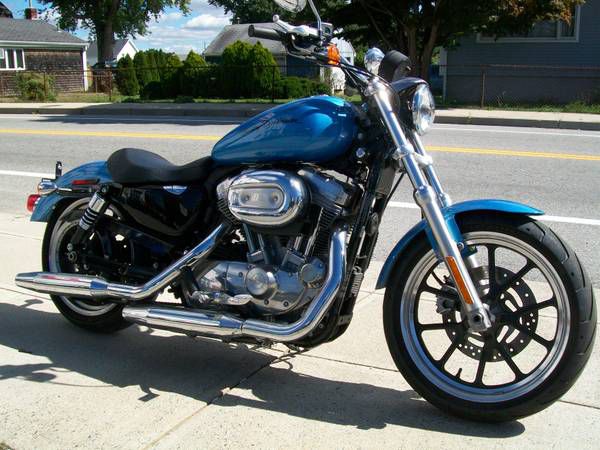 (One Owner) 2011 Harley Davidson Sportster 883 Low ONLY 2000 MILES