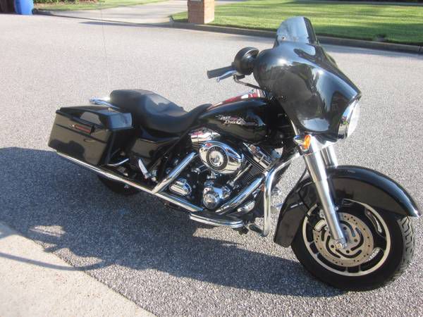 2007 harley davidson streetglide! lots of extra&#039;s/low miles 4k!