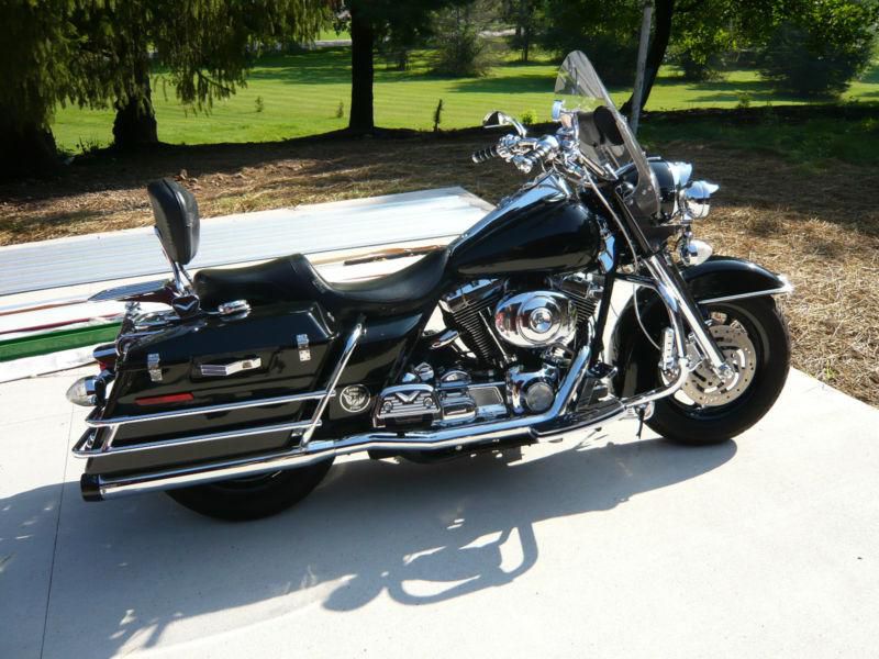 2000 Harley Road King Police Special Black and Chrome