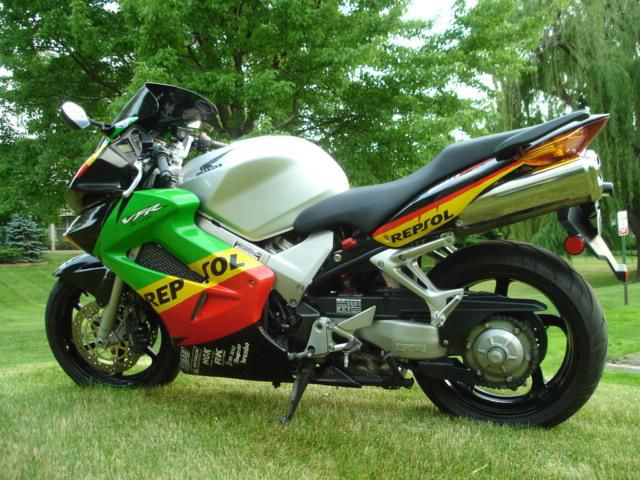2003 Honda Interceptor VFR800 Motorcycle with low miles, US $4,790.00, image 2