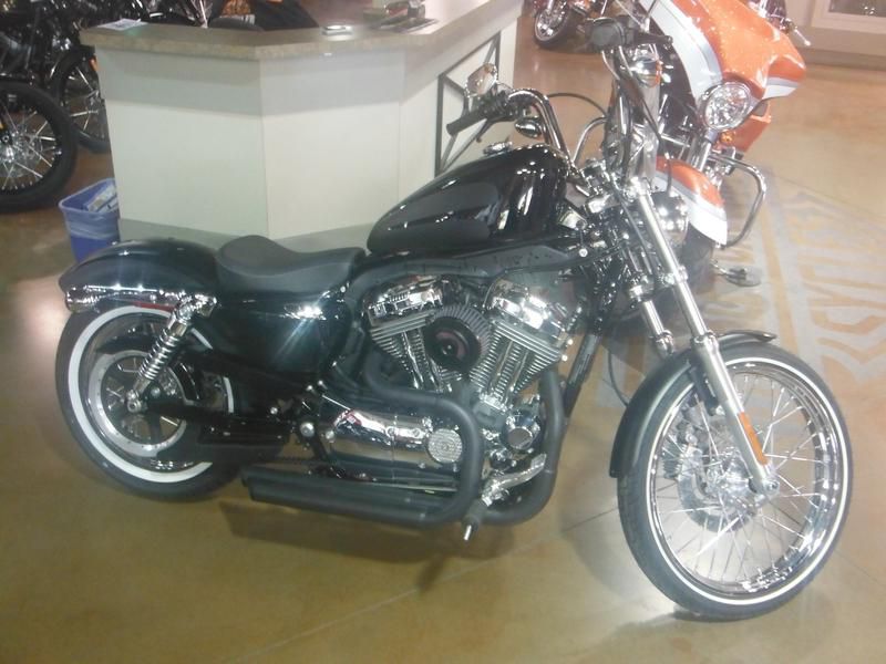 2013 Harley-Davidson XL1200V - Seventy-Two Standard 