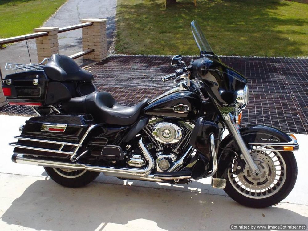 2009 Harley-Davidson FLHTCU Ultra Classic Electra Glide Touring 