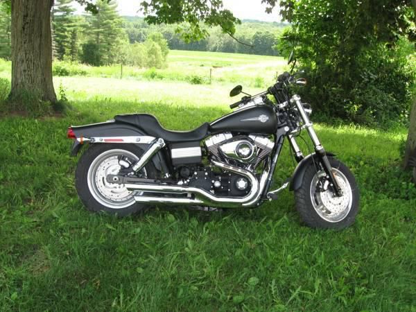 2009 Harley Davidson FXDF Fat Bob Flat Denim Black, Two jackets included NO RES