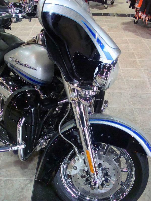 HARLEY-DAVIDSON '09 FLHTCUSE4 CVO