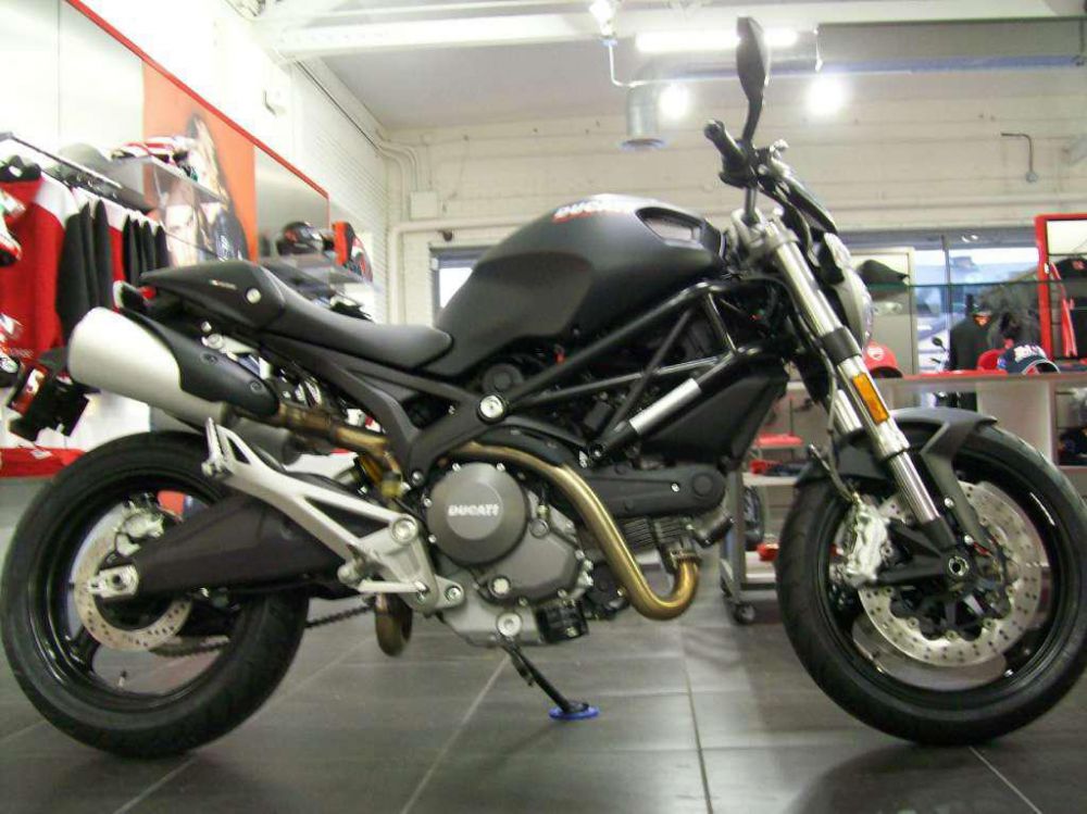 2013 ducati monster 696  standard 