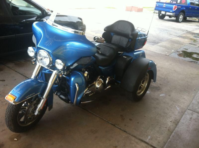 2011 harley davidson flhtcutg tri-glide trike *book value $30k