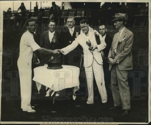 1929 Press Photo Karel Kozeluh Congratulated by Vincent Richards - sbs04219