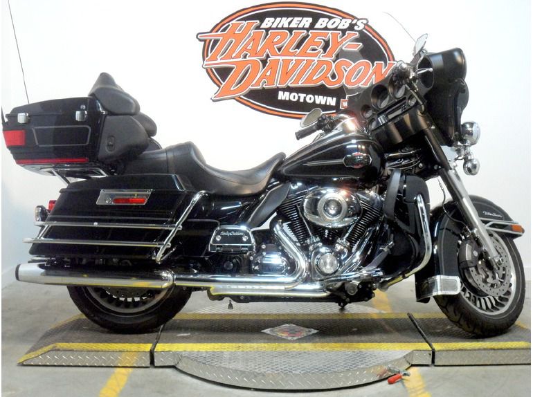 2010 Harley-Davidson FLHTCU - Electra Glide Ultra Classic 