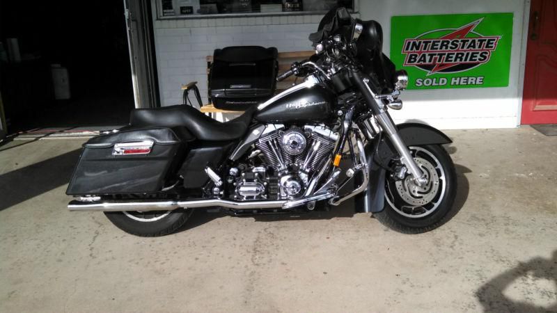 2007 black pearl street glide hot rod this bike has lots of extras