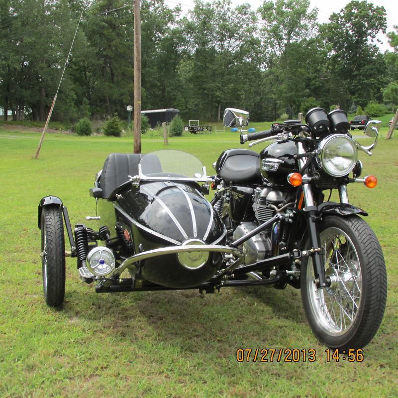 2009 triumph thruxton with cozy rocket sidecar