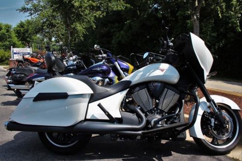 2014 Victory Cross Country White Metallic