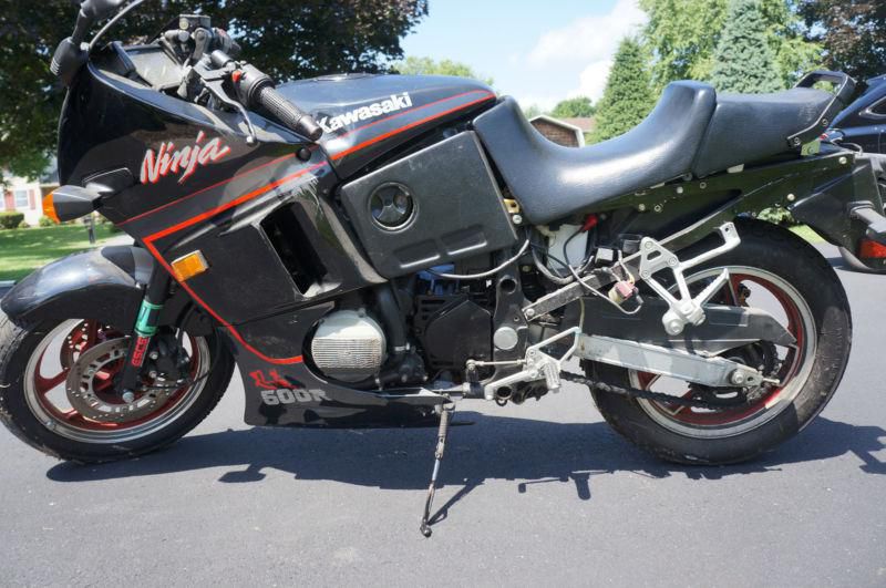 Black/red 1989 kawasaki ninja 600r - great for parts! **no reserve**