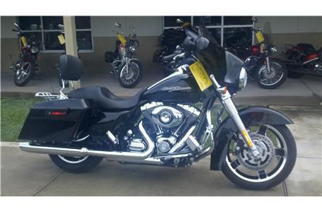 2011 Harley-Davidson FLHX Street Guide Motorcycle Touring 