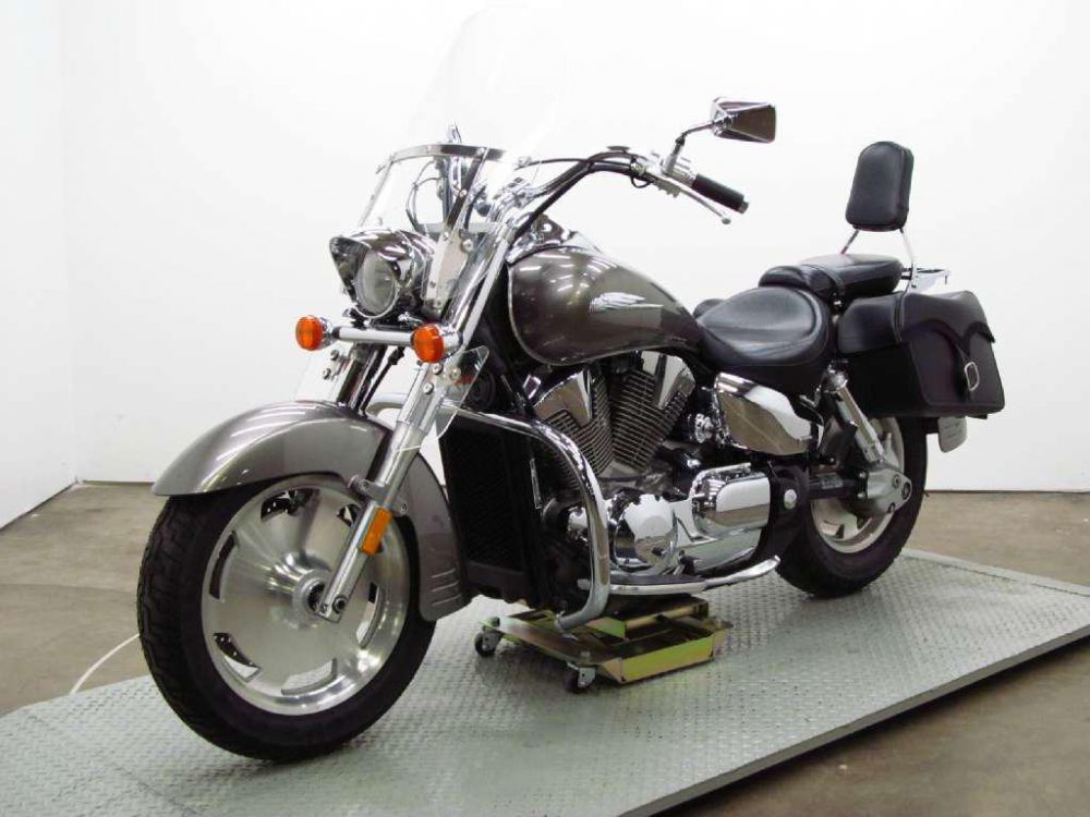 2007 honda vtx1300r  cruiser 