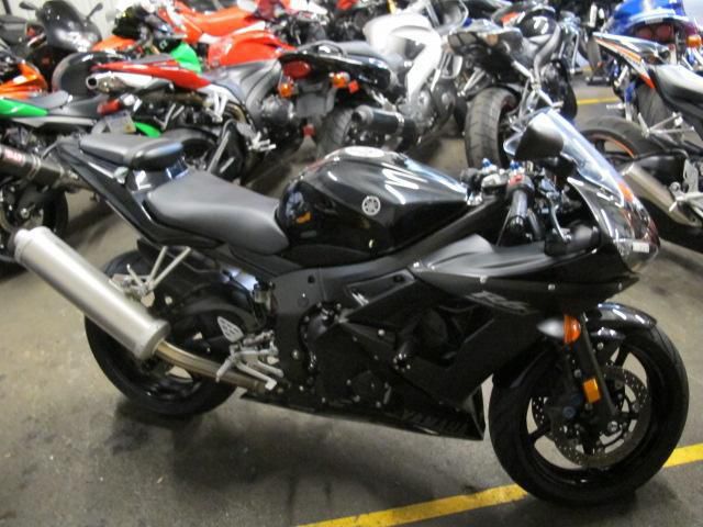 2008 yamaha r6s  sportbike 