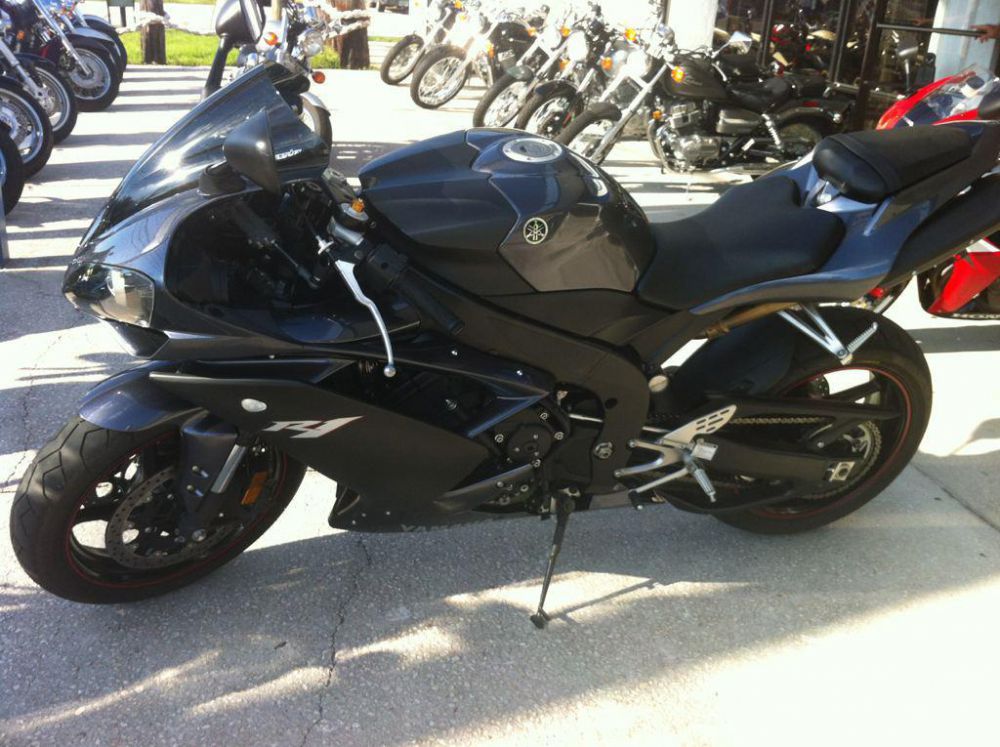 2007 yamaha yzf-r1  sportbike 