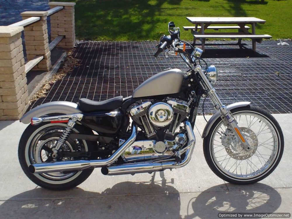 2013 Harley-Davidson XL1200V Sportster Seventy-Two Cruiser 