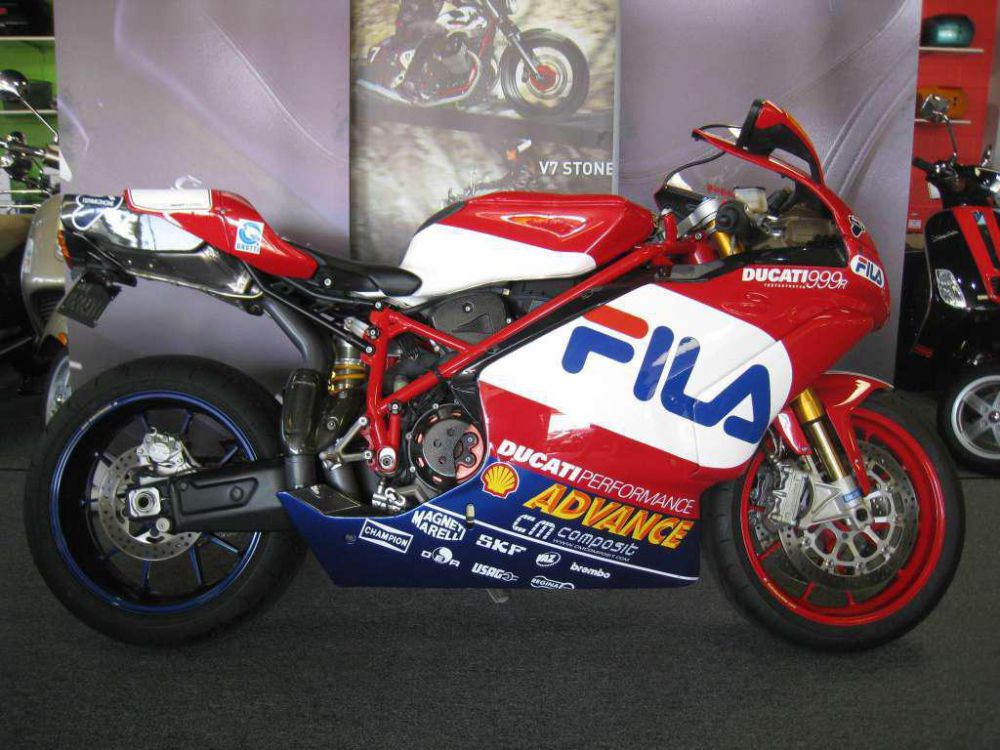 2004 ducati 999 r  sportbike 