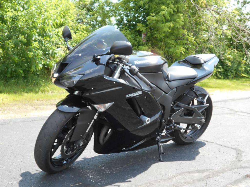 Buy 2007 Kawasaki ZR 1000 Sportbike on 2040-motos