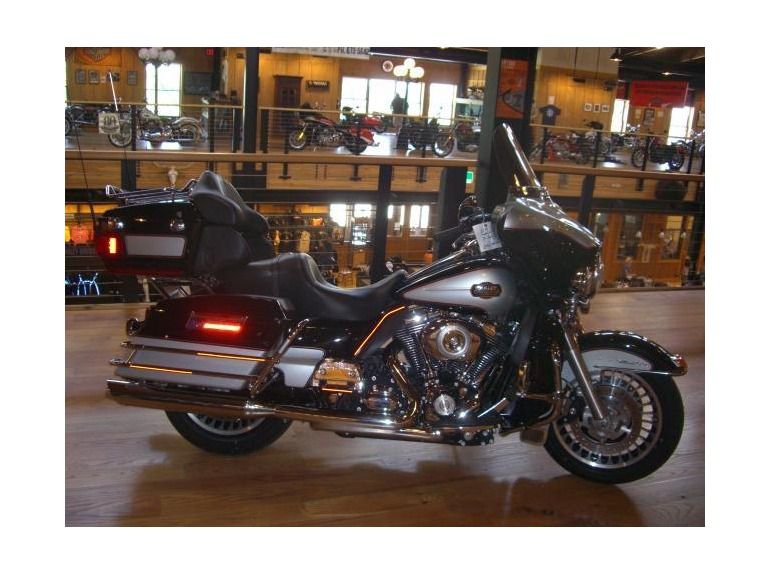 2010 Harley-Davidson FLHTCU Ultra Classic Electra Glide 
