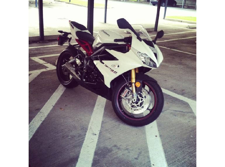 2013 triumph daytona 675r - crystal white 