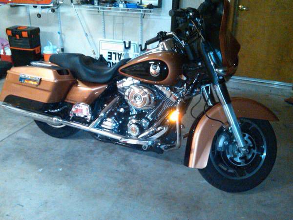 08 Harley-Davidson Streetglide only 14K miles $2000 below bluebook