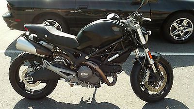 Ducati : Monster 2011 Ducati Monster 696