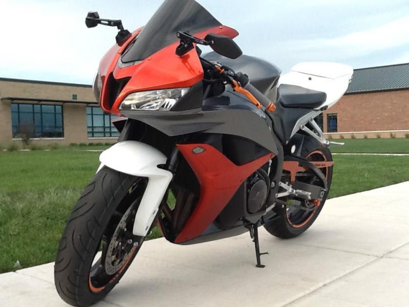 07 cbr 600rr fully customized...low miles best deal! motivated seller!