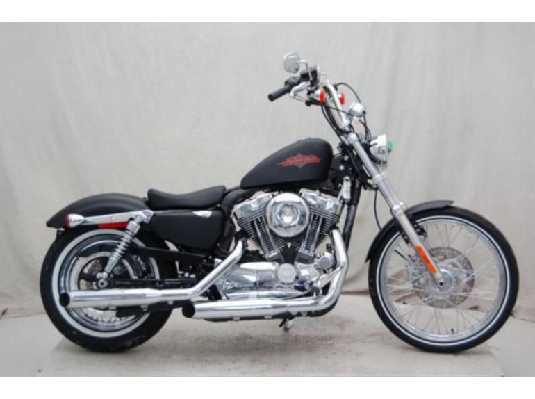 2013 Harley-Davidson XL1200V Cruiser 