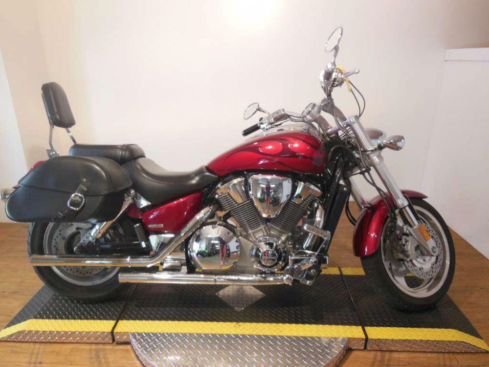 2005 honda vtx 1800c  cruiser 