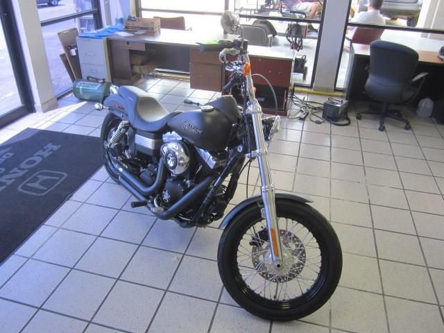 2010 HARLEY-DAVIDSON STREET BOB FXDB WITH 1103 MILES.NO RESERVE.