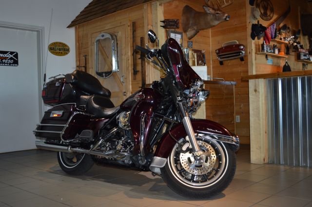 Used 2006 HARLEY DAVIDSON ELECTRA GLIDE for sale.