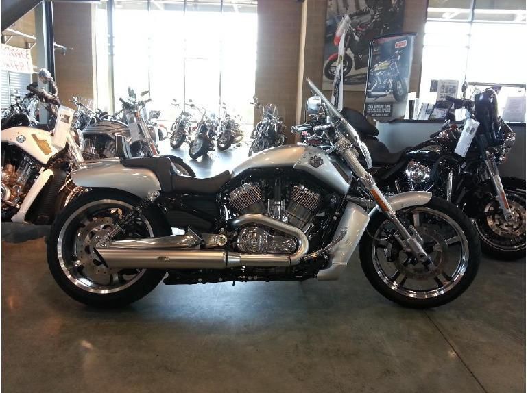 2009 harley-davidson vrscf v-rod muscle  cruiser 