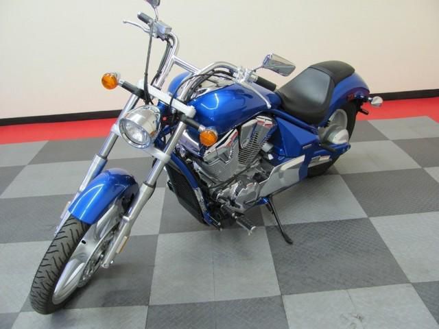 2012 HONDA SABRE! ONLY 300 MILES! GREAT COLOR! AMAZING BIKE