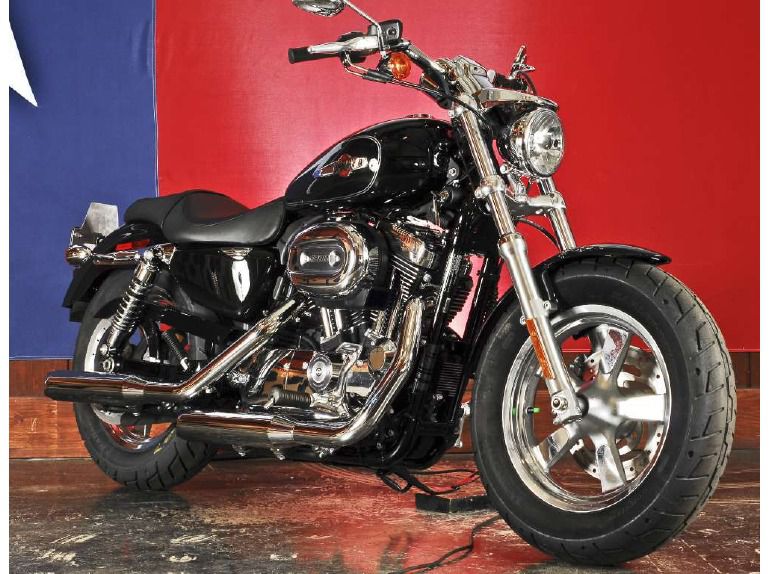 2014 Harley-Davidson XL1200C Sportster 1200 Custom 