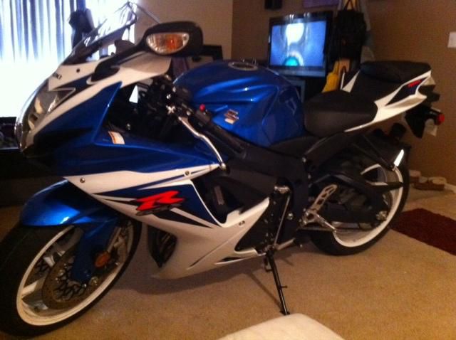 Blue 2012 suzuki gsxr-600 very low miles!!