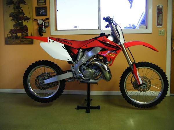 2002 Honda CR250R Super nice 2 stroke with Lo hrs. Ready to roost!