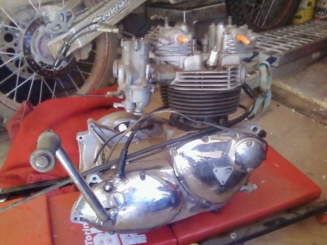 77 Triumph T140V 750 Engine