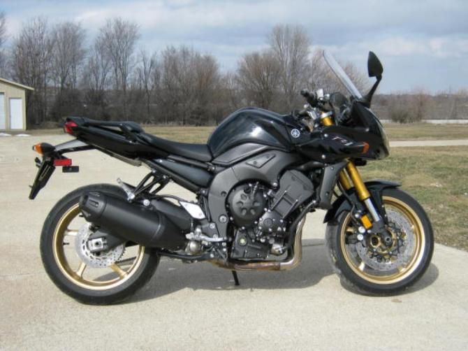 2010 Yamaha FZ1 Sportbike 