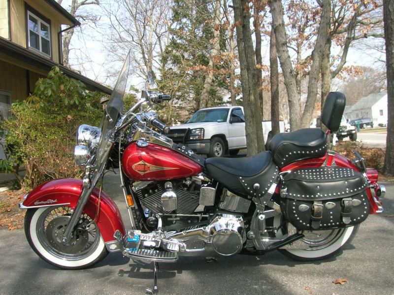 Harley davidson '98 heritage softail, excellent condition, garage kept.