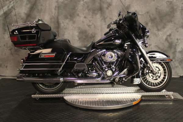 2010 Harley-Davidson FLHTCU Ultra Classic Electra Glide